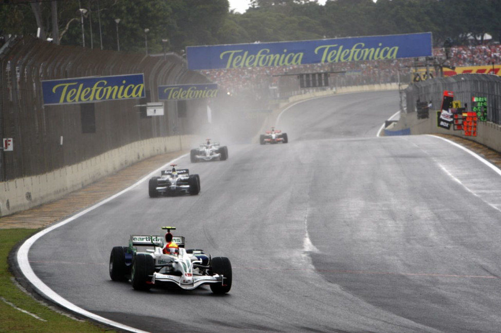Barrichello por delante de Rosberg