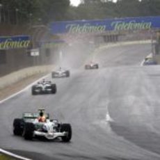 Barrichello por delante de Rosberg