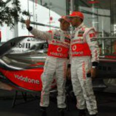 Lewis Hamilton y Heikki Kovalainen