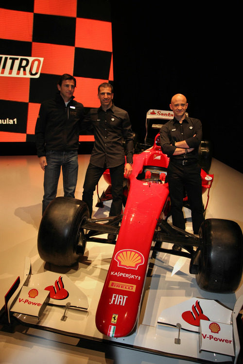De la Rosa, Gené y Lobato junto al Ferrari