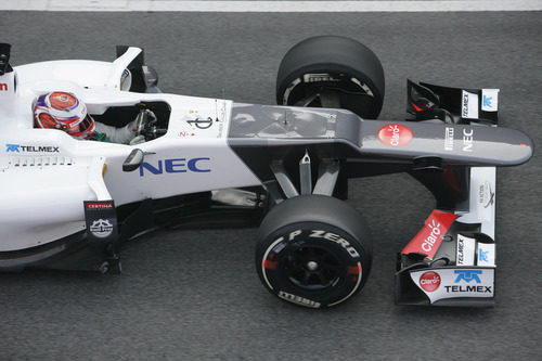 Kamui Kobayashi a los mandos del Sauber C31 en Barcelona