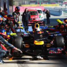 Red Bull practica un pit-stop con Sebastian Vettel