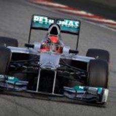 Michael Schumacher rueda en Montmeló con el W03