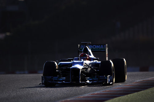 Schumacher con el W03 por la tarde en Montmeló