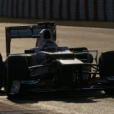 Kamui Kobayashi con el Sauber C31 en el asfalto del circuito de Montmeló