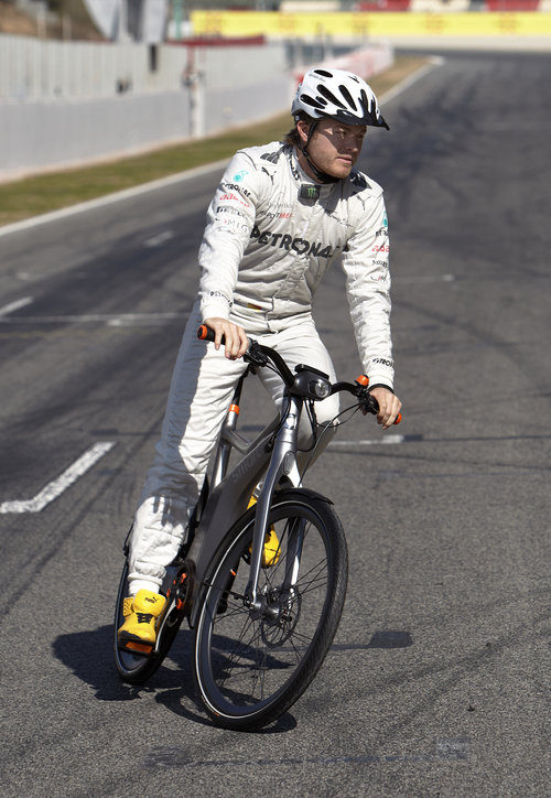 Nico Rosberg prueba la bicicleta inteligente