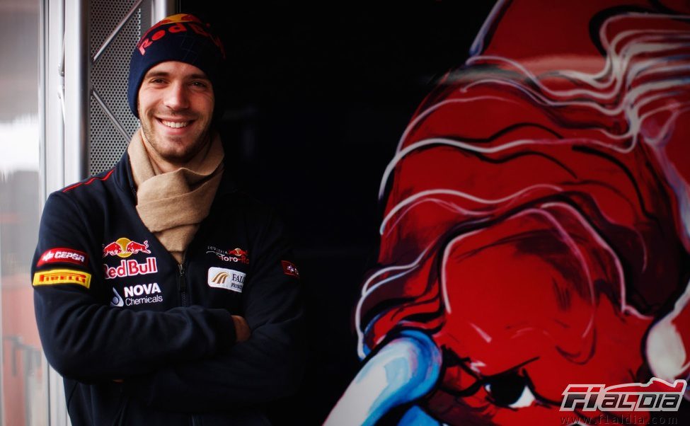 Jean-Eric Vergne sonriente en su box