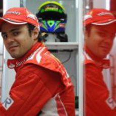 Felipe Massa mirando a la cámara