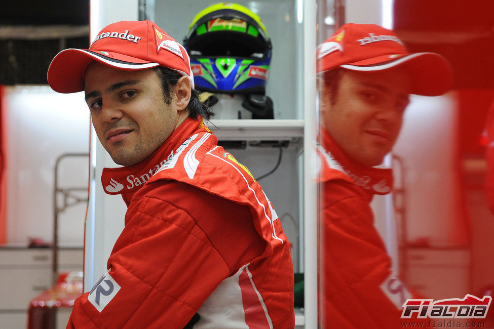 Felipe Massa mirando a la cámara
