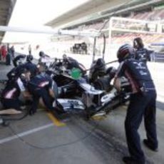 Bruno Senna realiza un 'pit stop'