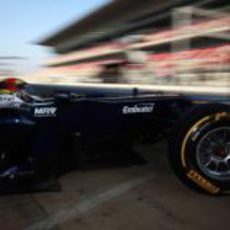 Maldonado sale del garaje con su FW34