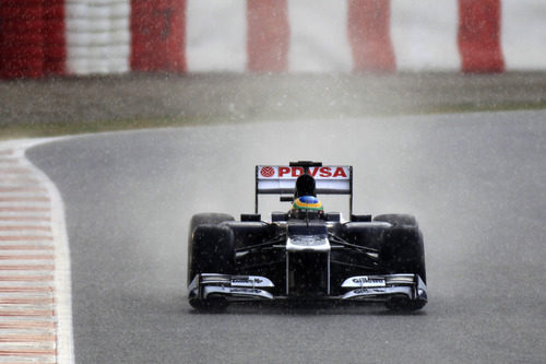 Senna conduce su FW34 por el asfalto mojado de Montmeló