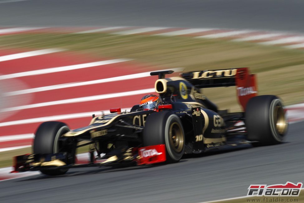 Romain Grosjean con su nuevo Lotus E20