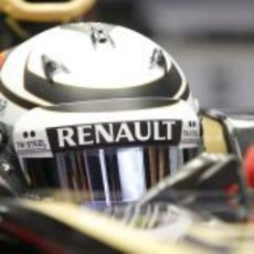 Kimi Räikkönen a punto de salir a pista con el E20