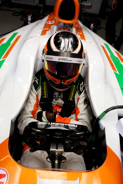 Nico Hülkenberg agarra el volante del VJM05