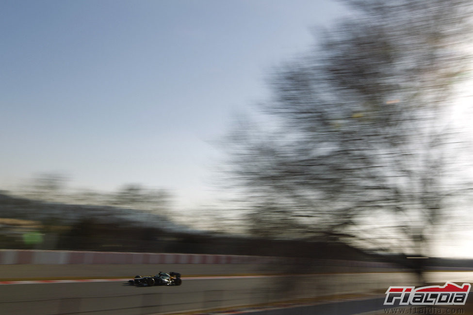 Heikki Kovalainen en pista con el Caterham CT01