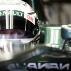 Heikki Kovalainen en el cockpit del Caterham CT01