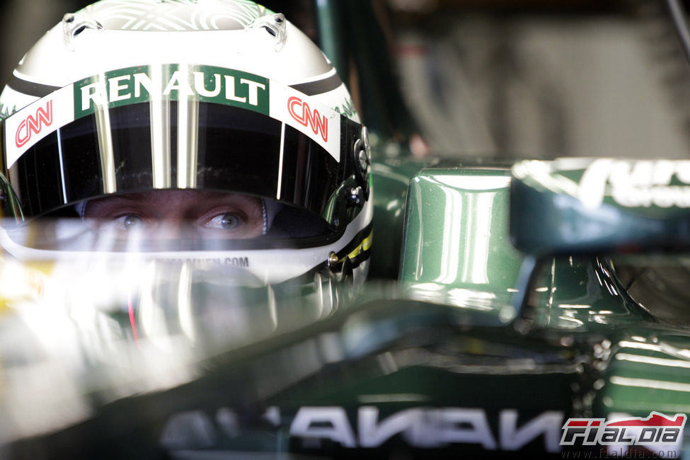 Heikki Kovalainen en el cockpit del Caterham CT01