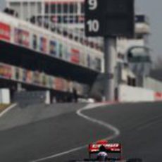 Ricciardo sale de boxes con el STR7