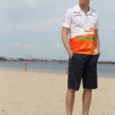 Paul di Resta en la playa de Melbourne