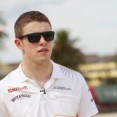 Paul di Resta con gafas de sol en la playa