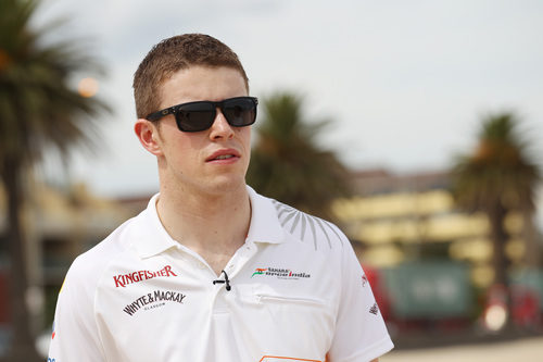 Paul di Resta con gafas de sol en la playa