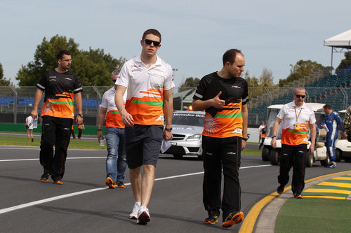 Di Resta pasea por el circuito de Albert Park