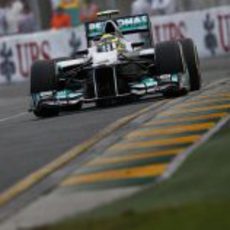 Nico Rosberg en la recta principal de Albert park durante los libres