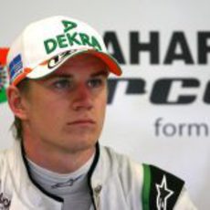 Nico Hülkenberg mirando fijamente los tiempos