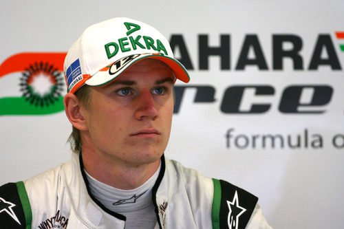 Nico Hülkenberg mirando fijamente los tiempos