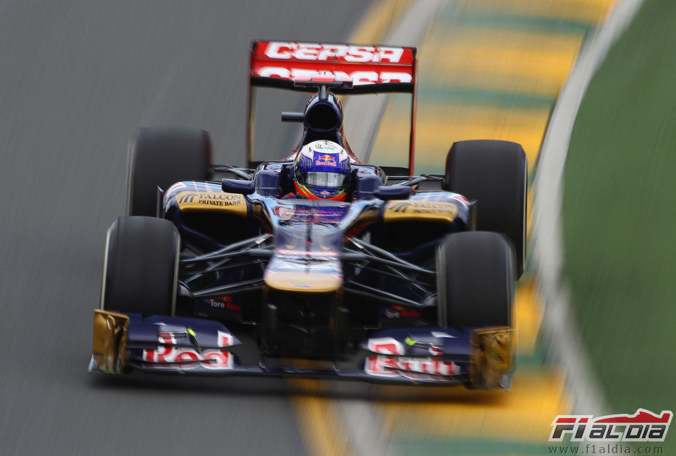 Daniel Ricciardo en su STR7 en Albert Park