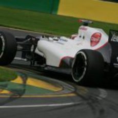 Kamui Kobayashi tomando la 'chicane'