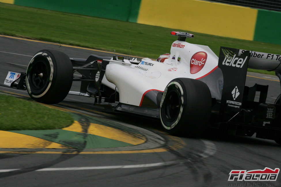 Kamui Kobayashi tomando la 'chicane'