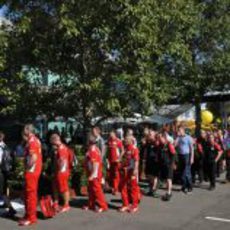 El equipo Ferrari llega al circuito de Albert Park