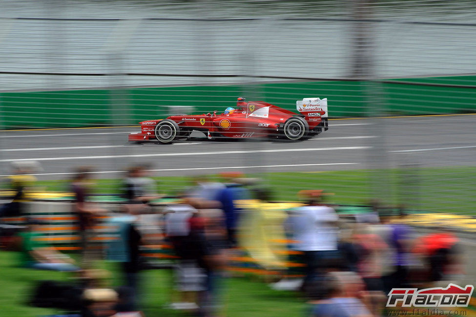 Fernando Alonso rueda en la clasificación del GP de Australia 2012