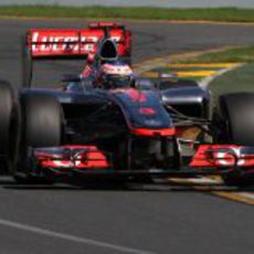 Jenson Button da una vuelta en el circuito de Albert Park