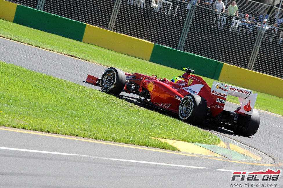 Felipe Massa sobre el trazado australiano de Albert Park 