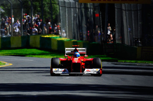 Fernando Alonso pilotando su F2012 en Albert Park
