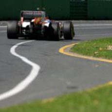 Vista trasera del VJM05 de Nico Hülkenberg sobre el asfalto de Albert Park