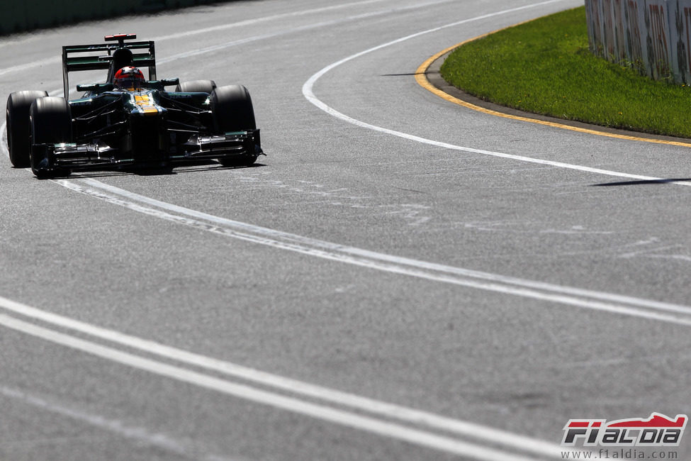 Heikki Kovalainen rueda en Albert Park durante la clasificación