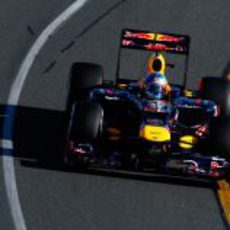 Sebastian Vettel rueda durante los libres 3 del Gran Premio de Australia