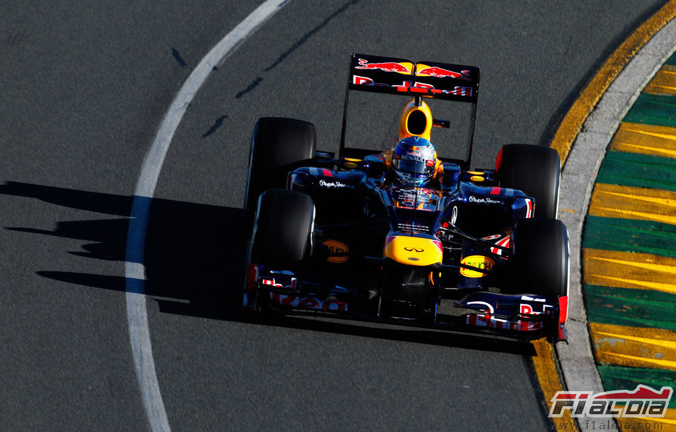 Sebastian Vettel rueda durante los libres 3 del Gran Premio de Australia