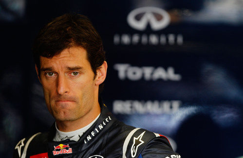 Mark Webber pensativo antes de subirse a su coche