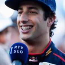 Daniel Ricciardo atiende a la prensa en el Gran Premio de su país