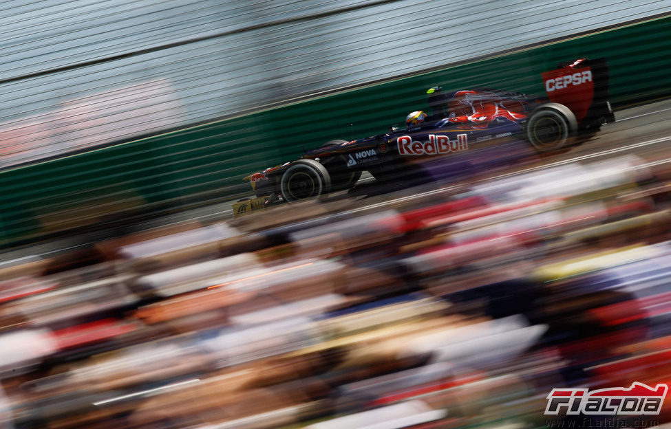 Jean-Eric Vergne rueda ante el público australiano en Albert Park