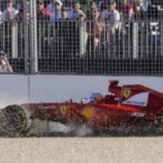 Fernando Alonso en la puzolana en el GP de Australia 2012