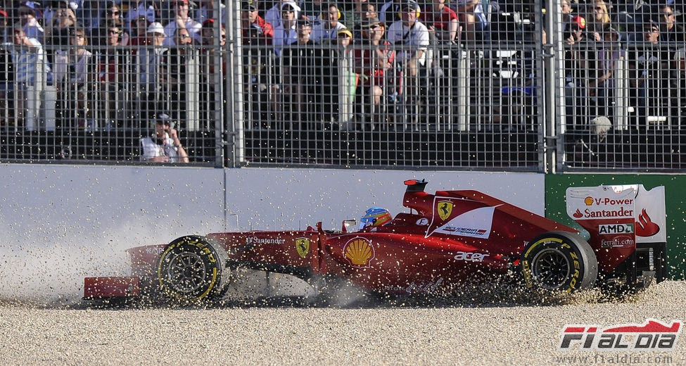 Fernando Alonso en la puzolana en el GP de Australia 2012