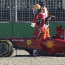 Fernando Alonso se enfada con el comisario de pista en Albert Park