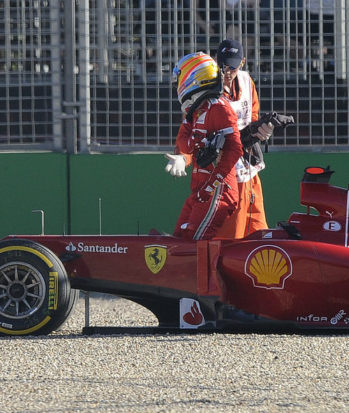 Fernando Alonso se enfada con el comisario de pista en Albert Park
