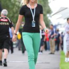 Isabell Reis, la novia de Timo Glock, en el GP de Australia 2012